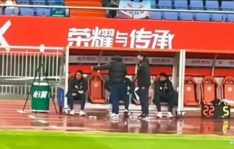 乐鱼app下载-流量毒药！拿一张照片臆测教练不和，是谁在故意搅乱山东泰山队？